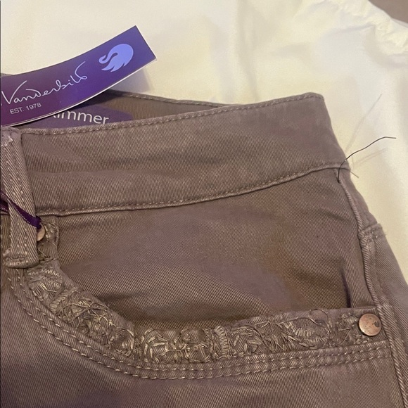 Gloria Vanderbilt Brown Women's Bermuda Shorts - Picture 3 of 10